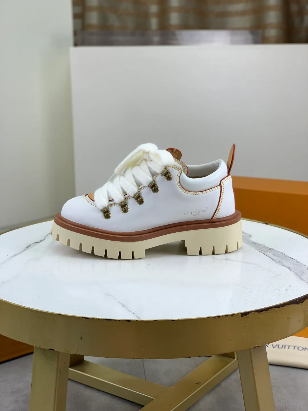 Men's shoes 💰P680 new LV | Louis Vuitton 🧡💚2025 autumn and winter new models, top version ⚠️ The counter features the latest LV REMIX lace-up mountaineering derby shoes, new hard goods 🆕 ❥BS purchasing level! Full of high-end feel! A popular model among bloggers at home and abroad, it’s retro and fashionable, and looks stunning on your feet! Mainly recommended models on the official website★ ━━━━━ ЅᏇєєt ━━━━━ ▪️Upper: top-grade first-layer cowhide ▪️Lining: imported sheepskin ▪️Outsole: original open-molded TPU non-slip outsole ▪️Sole height: 3.5cm ▪️Shoe size: Women 35-41 (41 customization is not returnable) Male 39-45 (46 customized, non-refundable)